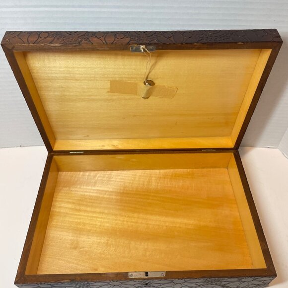 Handcrafted Floral Carved Wooden Storage Box with Hinged Lid and key Elegant Des - Picture 8 of 13